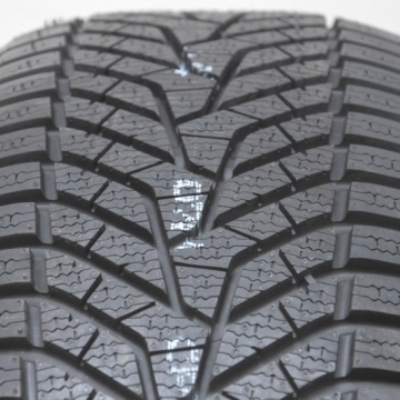 Yokohama BluEarth Winter (V905) SUV 255/55 R19 111V