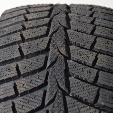 Laufenn i Fit Ice LW71 215/55 R17 98T