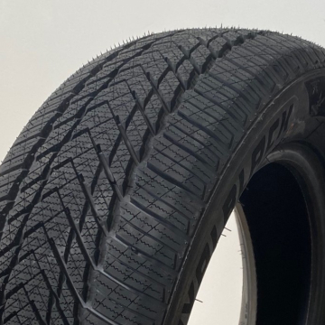 Royal Black RoyalWinter HP (Naujiena) 235/70 R16 106T