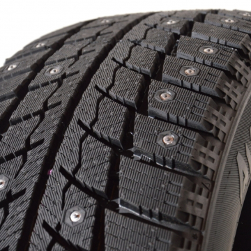 Altenzo Sports Tempest studded 215/60 R16 95T