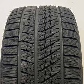 Zelda Surate Ice03 Soft Compound (Rim Fringe Protection) 225/45 R17 H94