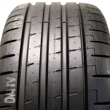 Pirelli PZero PZ5 225/45 R18 Y95
