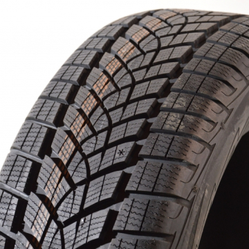 Goodyear UltraGrip Performance SUV G1 DOT2018 235/65 R17 108H