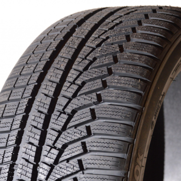 Hankook W320 DOT2018 205/50 R17 93V