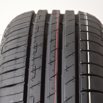 Goodyear Efficientgrip Performance 215/55 R17 94V