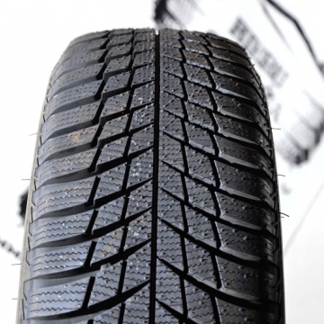 Bridgestone BLIZZAK LM001 285/45 R21 113V