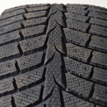 Laufenn LW71 235/65 R17 108T