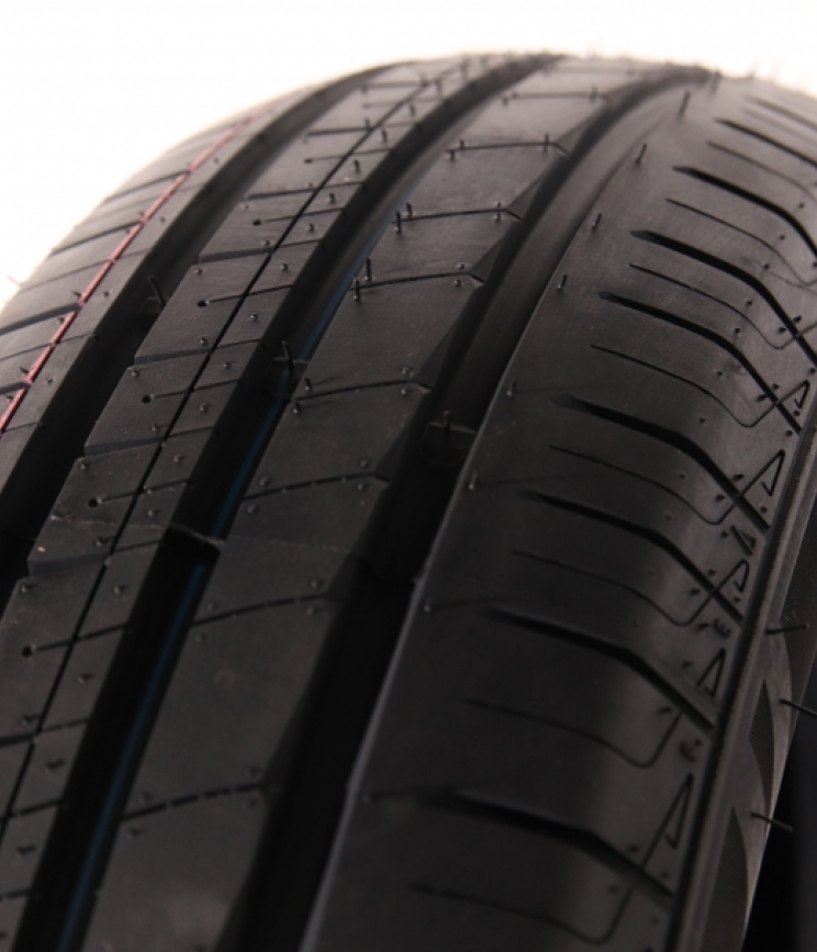 Royal Black Royalmile 215/65 R16 98H