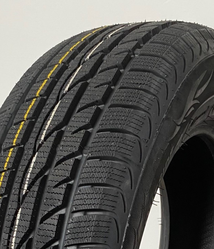 ROYALBLACK Royal Winter 195/55 R15 85H