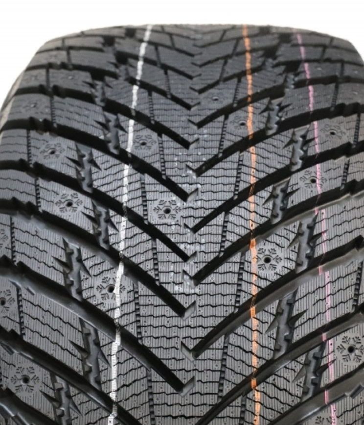 Roadmarch WinterXpro 69 245/45 R19 98T