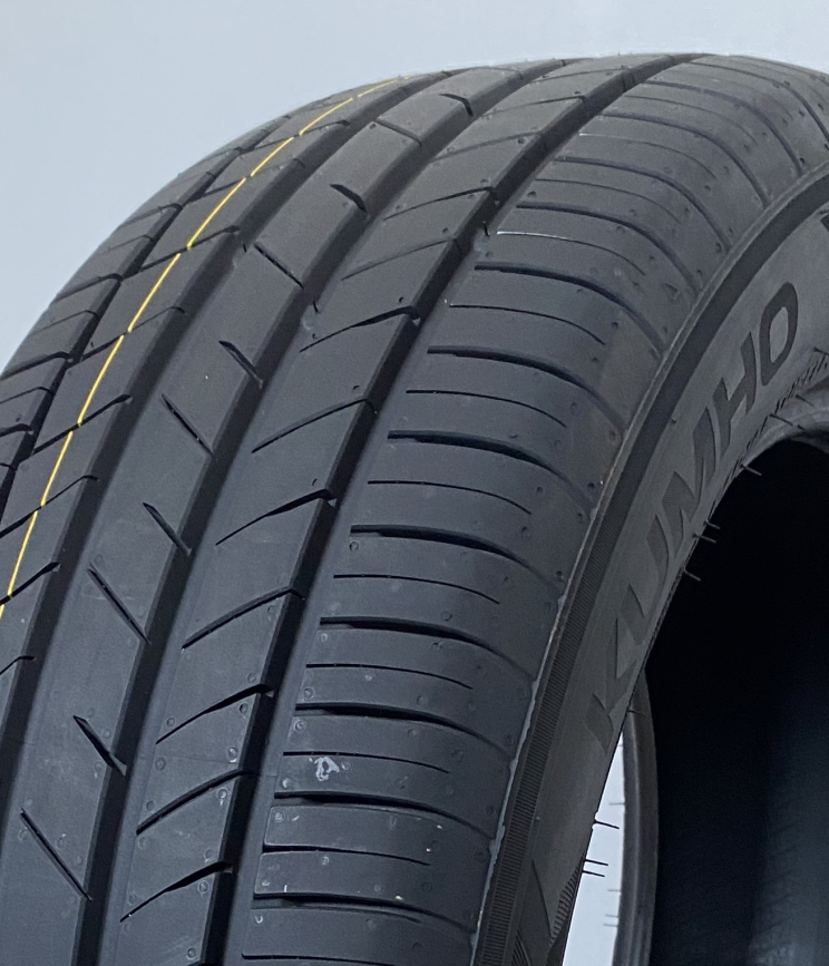 Kumho ECSTA HS52 245/45 R18 100W