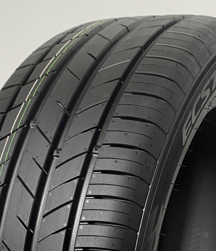 Kumho ECSTA HS51 215/55 R17 94V