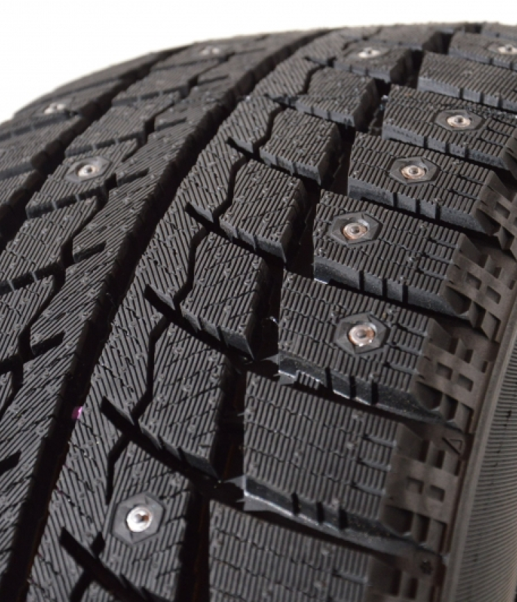 Altenzo Sports Tempest studded 215/60 R16 95T