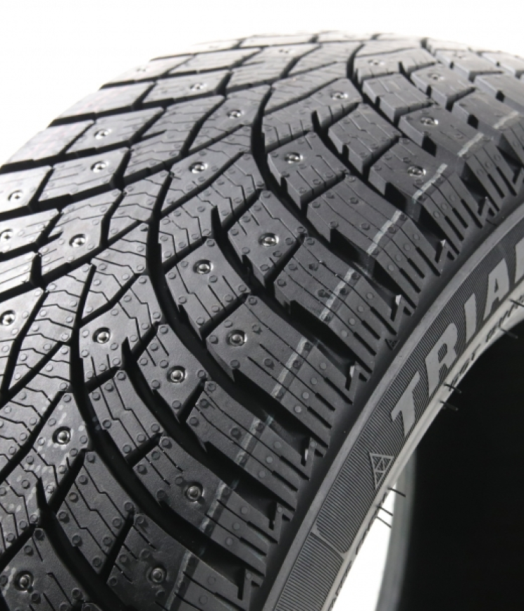 Triangle TI501 studded Demo 245/45 R18 100T