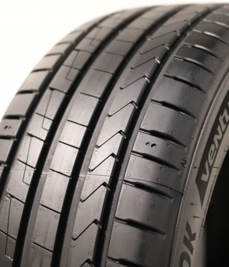 Hankook K135 + 215/55 R17 98H