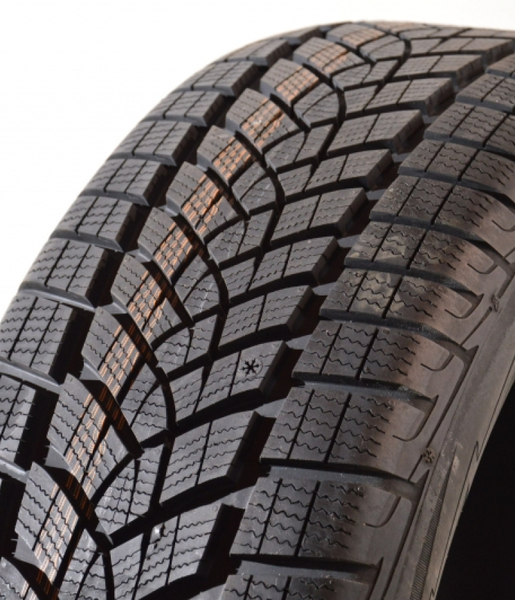 Goodyear UltraGrip Performance SUV G1 DOT2018 235/65 R17 108H