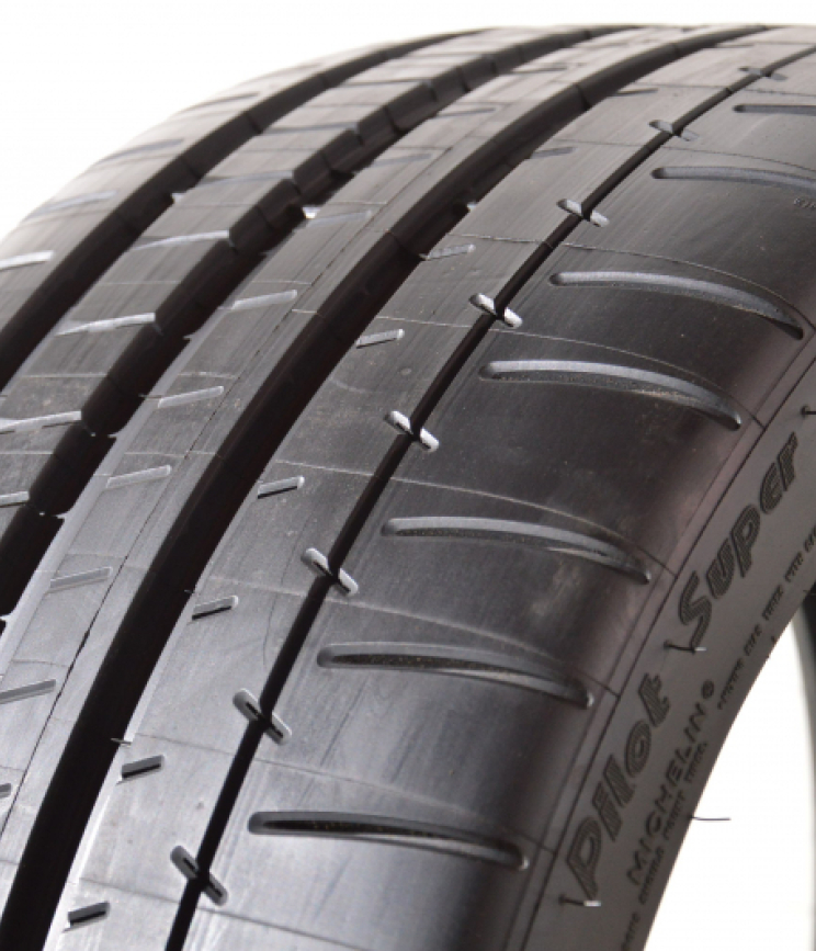 Michelin Pilot Super Sport DOT2014 235/45 R18 94Y