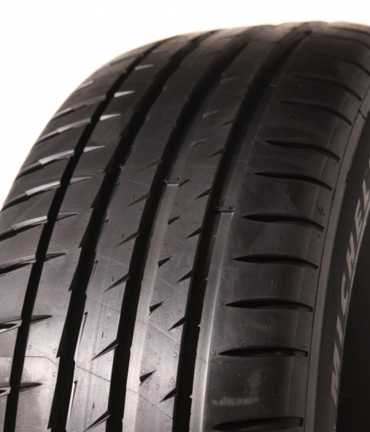 Michelin Pilot Sport 4 DOT2019 235/65 R17 108V