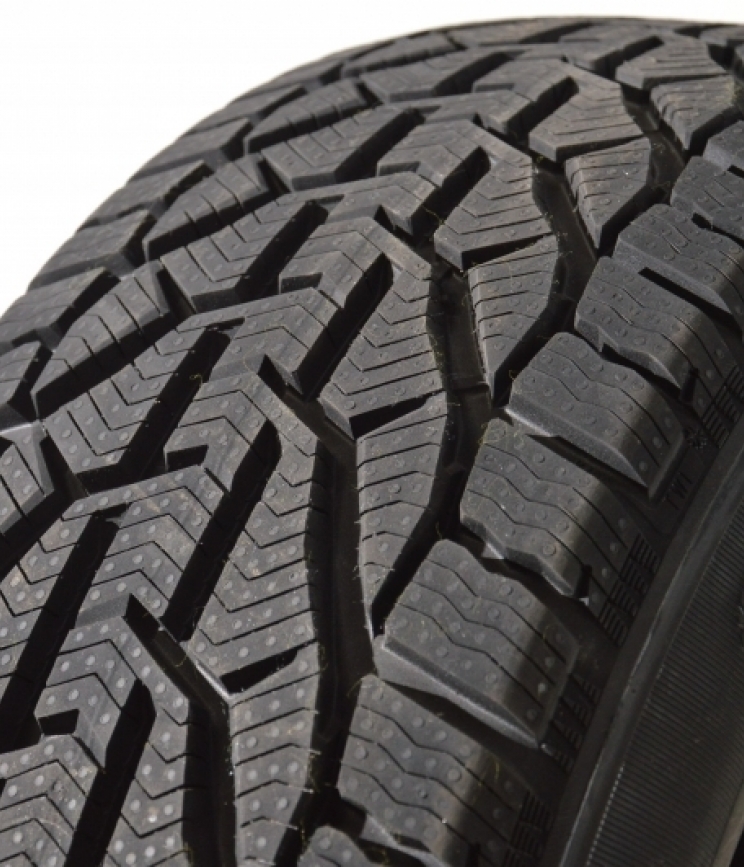 Kormoran SUV Snow 235/60 R18 107H