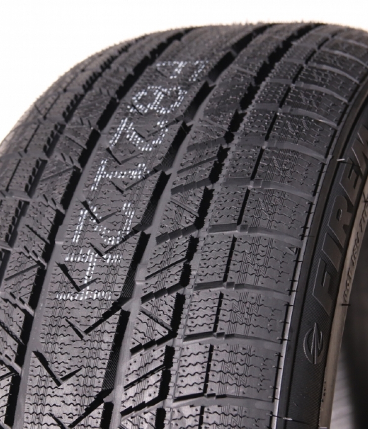 FIREMAX FM808 225/40 R18 92V
